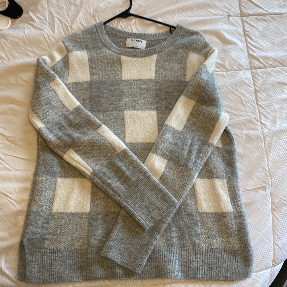Old Navy Gray and White Sweater- Large